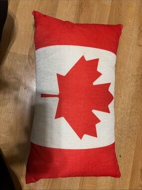 Canada Pillow